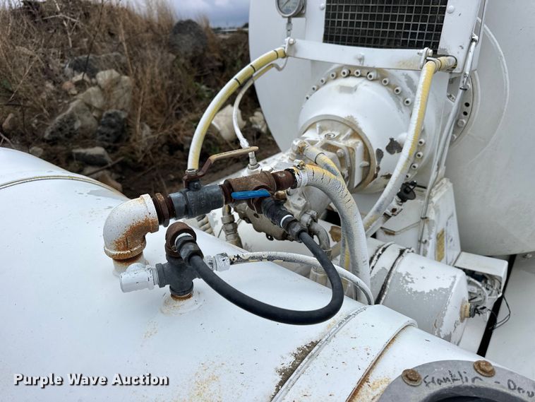 image for item OE9178 2001 Mack RD690S ready mix truck