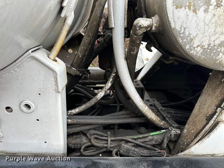 image for item OE9178 2001 Mack RD690S ready mix truck