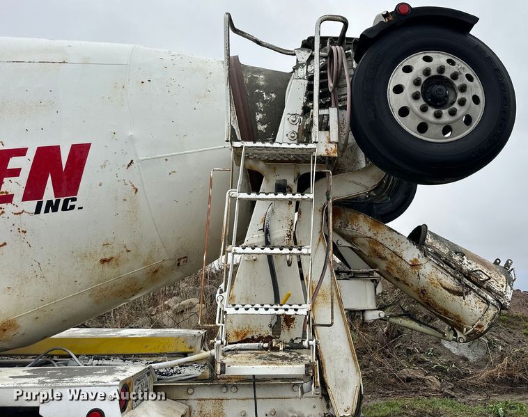 image for item OE9178 2001 Mack RD690S ready mix truck