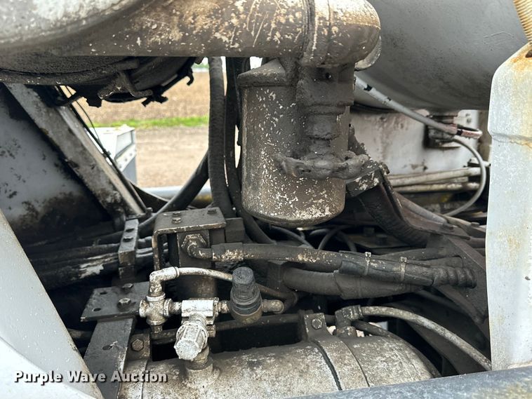 image for item OE9178 2001 Mack RD690S ready mix truck