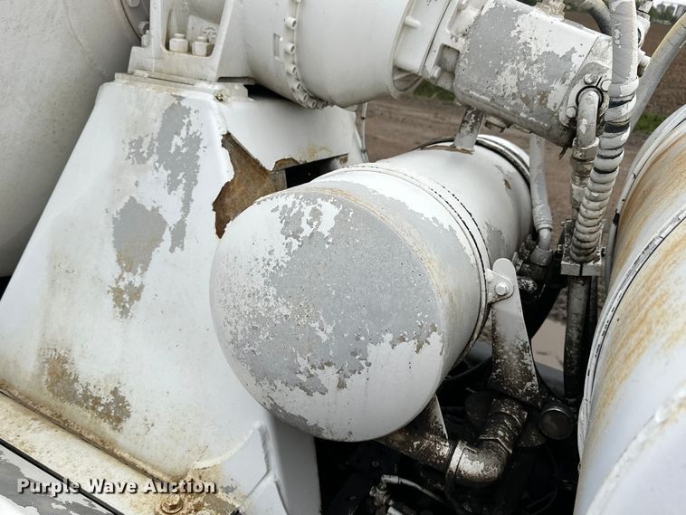 image for item OE9178 2001 Mack RD690S ready mix truck