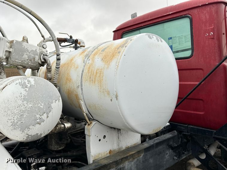 image for item OE9178 2001 Mack RD690S ready mix truck