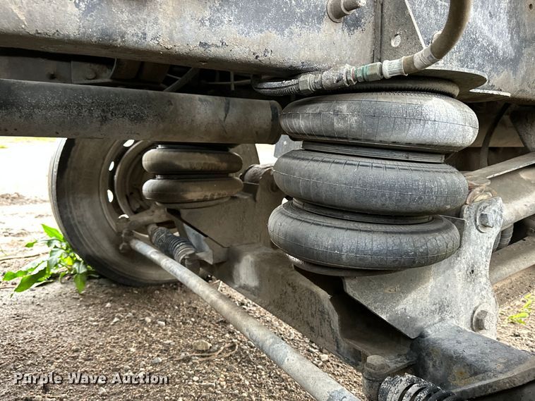 image for item OE9178 2001 Mack RD690S ready mix truck