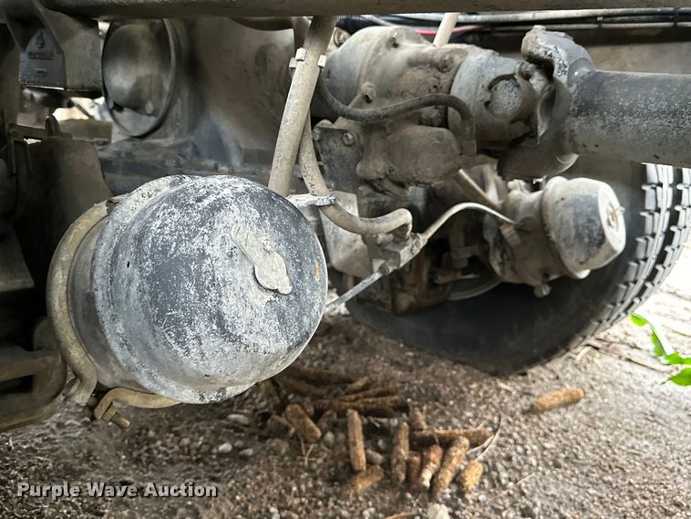 image for item OE9178 2001 Mack RD690S ready mix truck