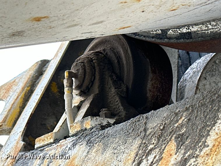 image for item OE9178 2001 Mack RD690S ready mix truck