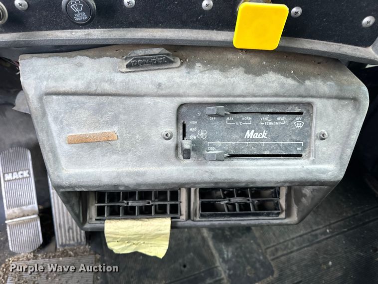 image for item OE9178 2001 Mack RD690S ready mix truck