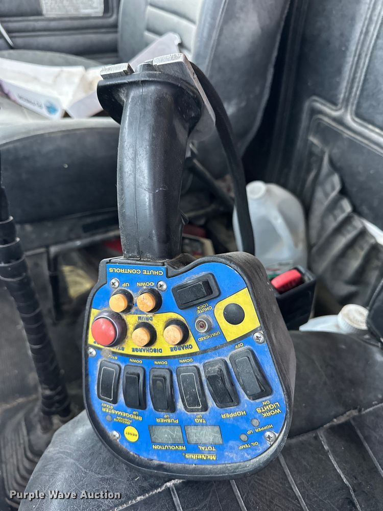 image for item OE9178 2001 Mack RD690S ready mix truck