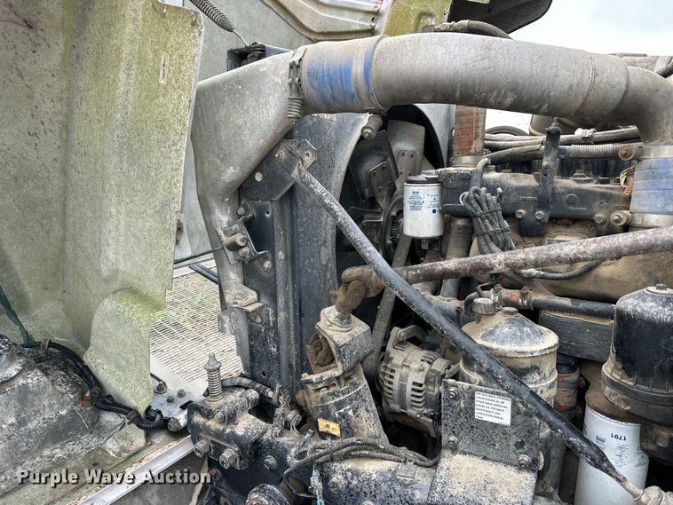 image for item OE9178 2001 Mack RD690S ready mix truck