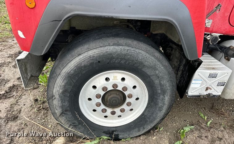 image for item OE9178 2001 Mack RD690S ready mix truck