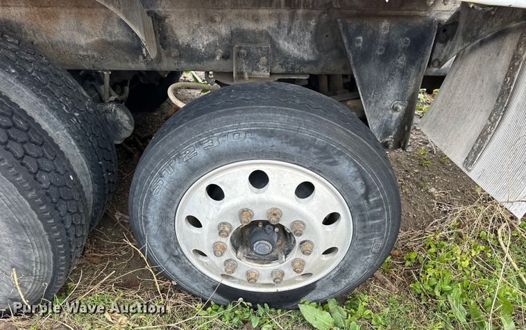 image for item OE9178 2001 Mack RD690S ready mix truck