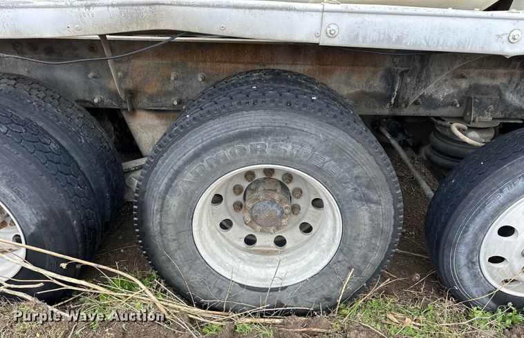 image for item OE9178 2001 Mack RD690S ready mix truck