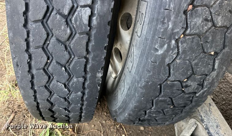 image for item OE9178 2001 Mack RD690S ready mix truck