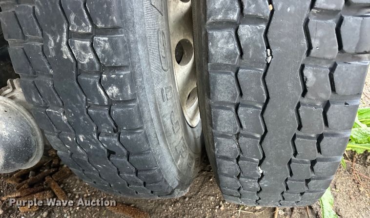 image for item OE9178 2001 Mack RD690S ready mix truck