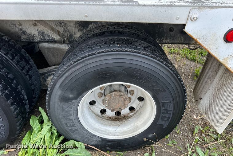 image for item OE9178 2001 Mack RD690S ready mix truck