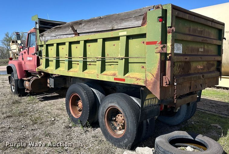 image for item OE9183 1989 Ford L900 dump truck