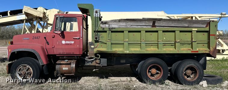 image for item OE9183 1989 Ford L900 dump truck