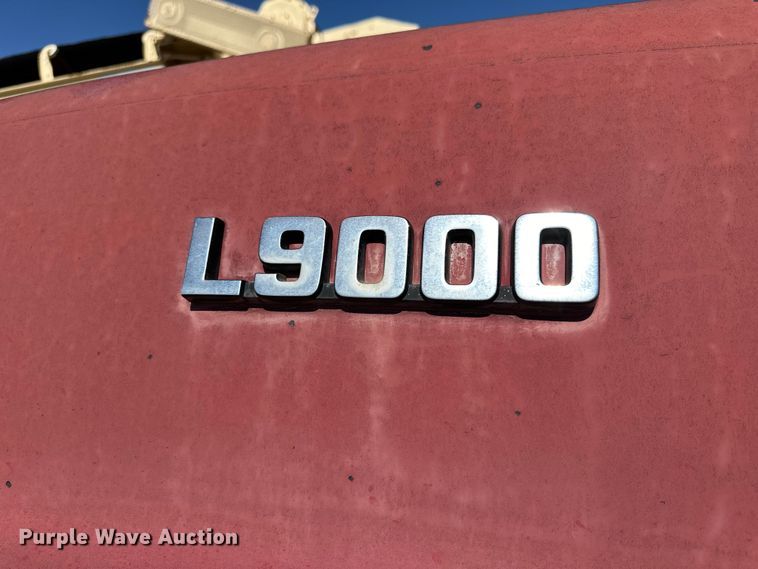 image for item OE9183 1989 Ford L900 dump truck