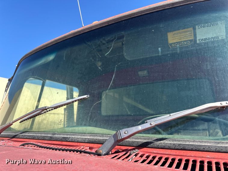 image for item OE9183 1989 Ford L900 dump truck