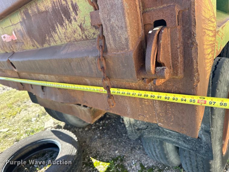 image for item OE9183 1989 Ford L900 dump truck