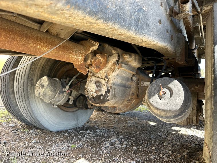 image for item OE9183 1989 Ford L900 dump truck