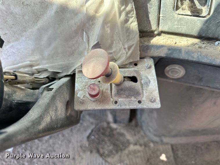 image for item OE9183 1989 Ford L900 dump truck