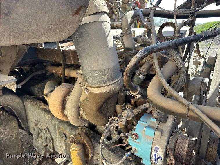 image for item OE9183 1989 Ford L900 dump truck