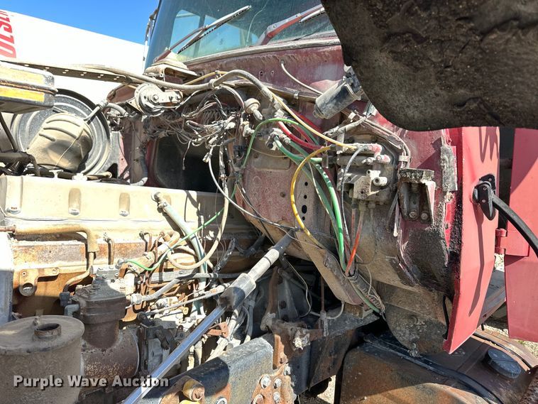 image for item OE9183 1989 Ford L900 dump truck