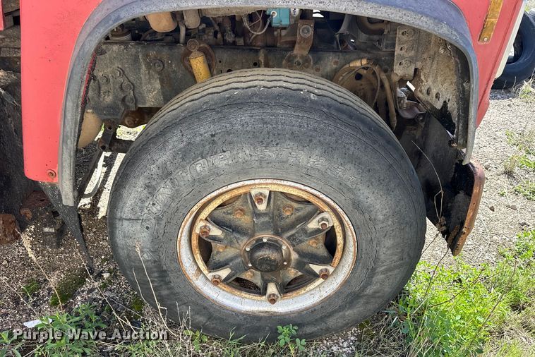 image for item OE9183 1989 Ford L900 dump truck