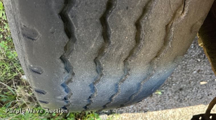 image for item OE9183 1989 Ford L900 dump truck