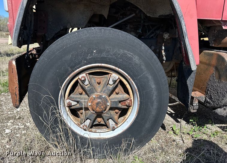 image for item OE9183 1989 Ford L900 dump truck