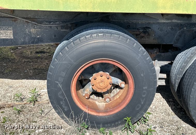 image for item OE9183 1989 Ford L900 dump truck