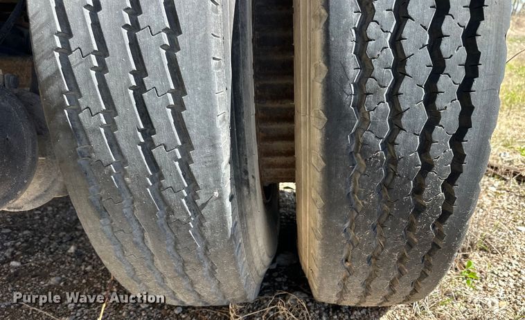 image for item OE9183 1989 Ford L900 dump truck