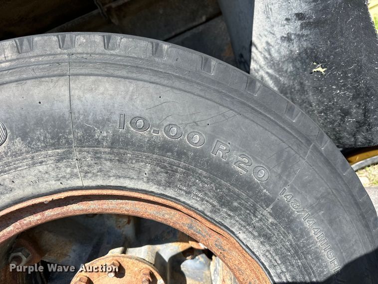 image for item OE9183 1989 Ford L900 dump truck