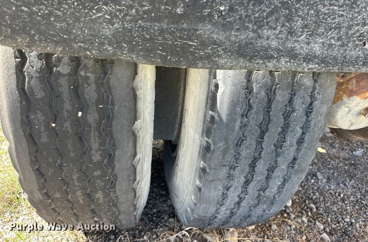 image for item OE9183 1989 Ford L900 dump truck