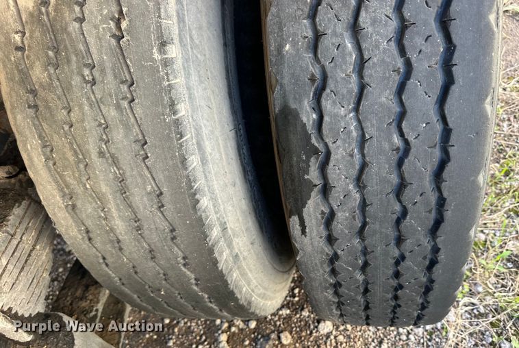 image for item OE9183 1989 Ford L900 dump truck