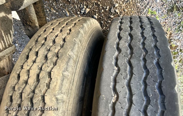 image for item OE9183 1989 Ford L900 dump truck