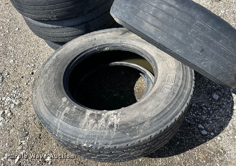 image for item OE9183 1989 Ford L900 dump truck