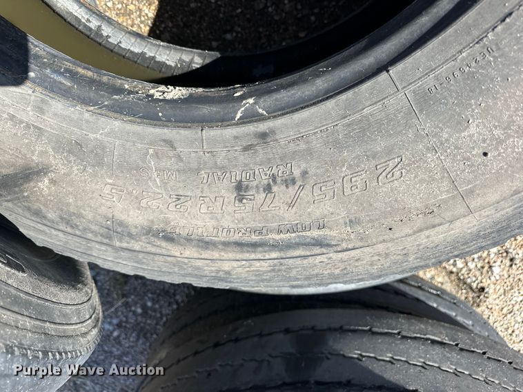 image for item OE9183 1989 Ford L900 dump truck