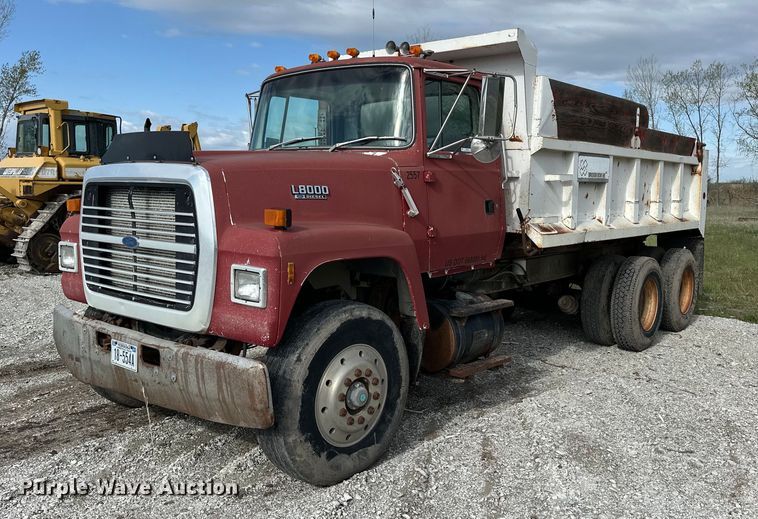 image for item OE9198 1991 Ford L8000 dump truck