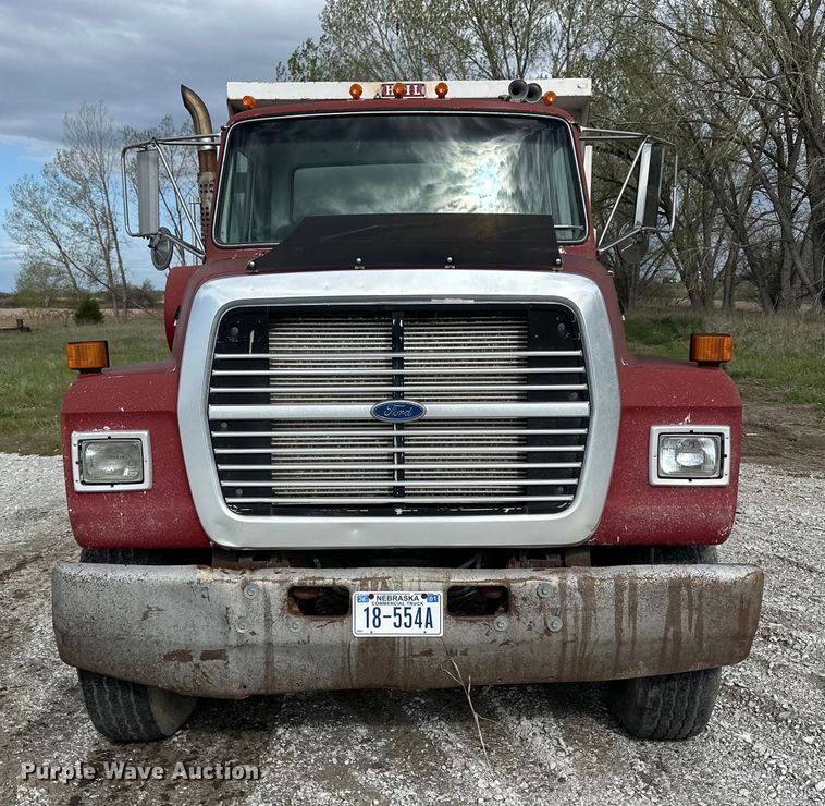 image for item OE9198 1991 Ford L8000 dump truck