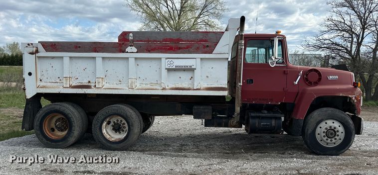 image for item OE9198 1991 Ford L8000 dump truck