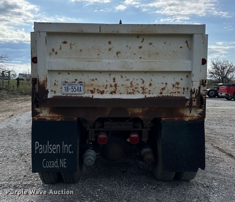 image for item OE9198 1991 Ford L8000 dump truck