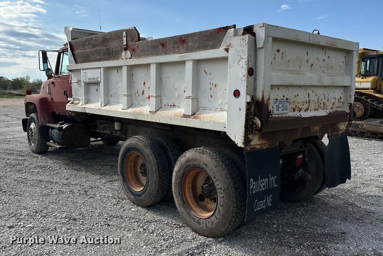 image for item OE9198 1991 Ford L8000 dump truck
