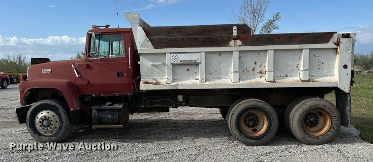 image for item OE9198 1991 Ford L8000 dump truck