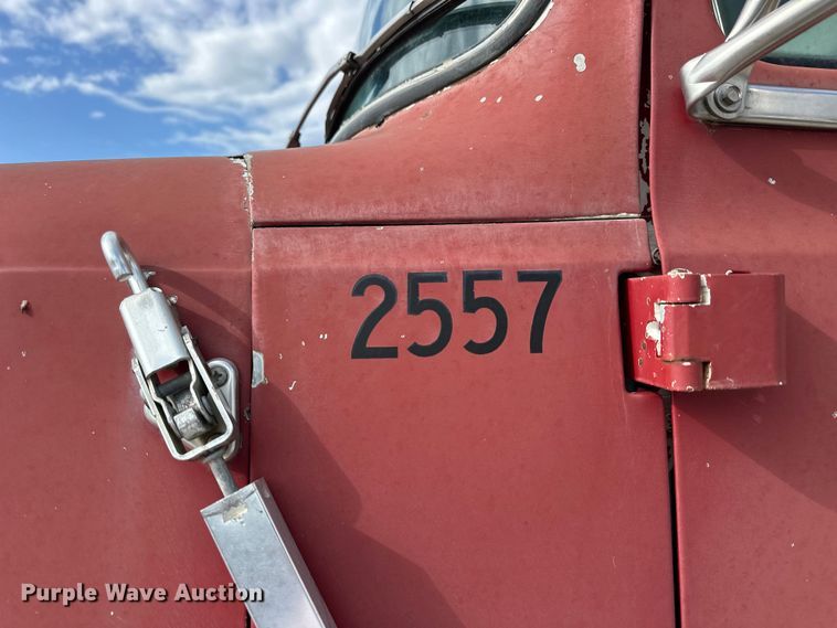 image for item OE9198 1991 Ford L8000 dump truck