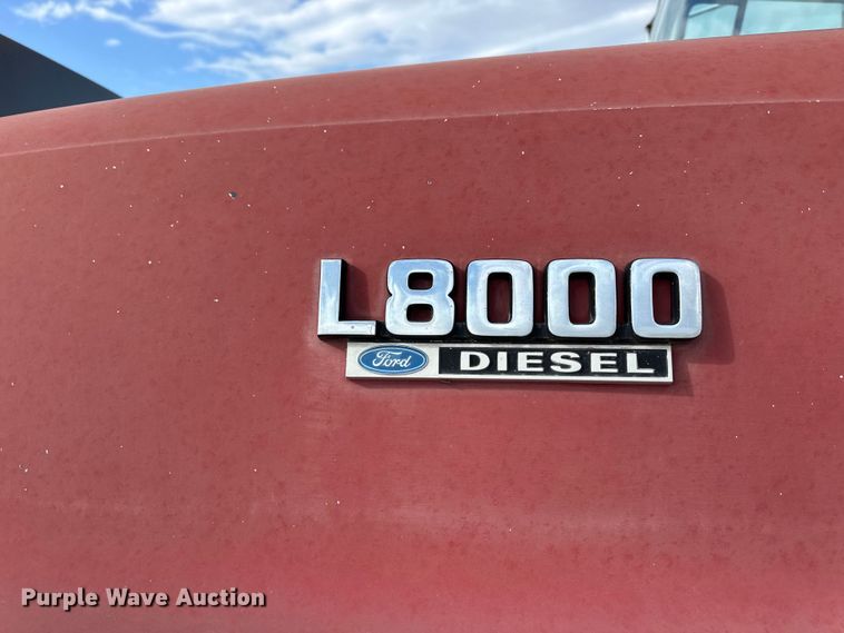 image for item OE9198 1991 Ford L8000 dump truck