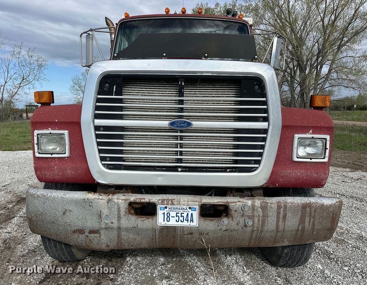 image for item OE9198 1991 Ford L8000 dump truck