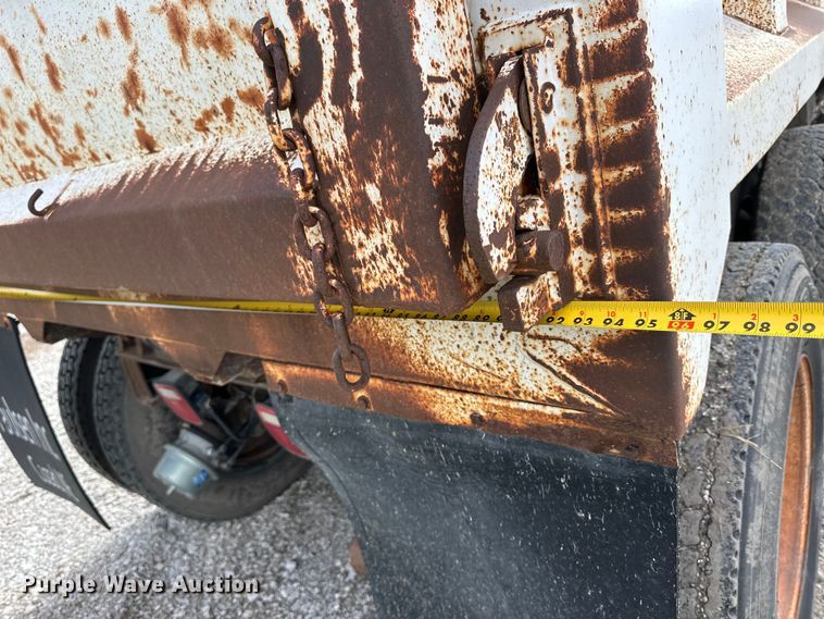 image for item OE9198 1991 Ford L8000 dump truck