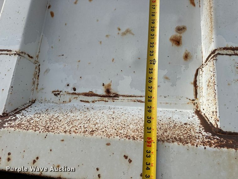 image for item OE9198 1991 Ford L8000 dump truck