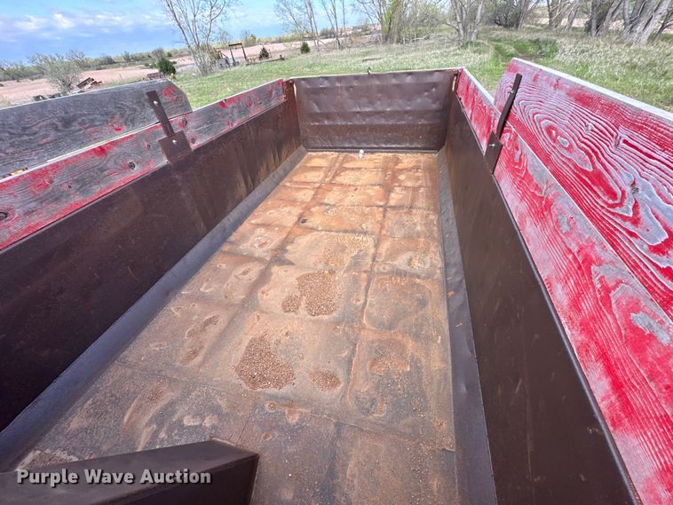 image for item OE9198 1991 Ford L8000 dump truck